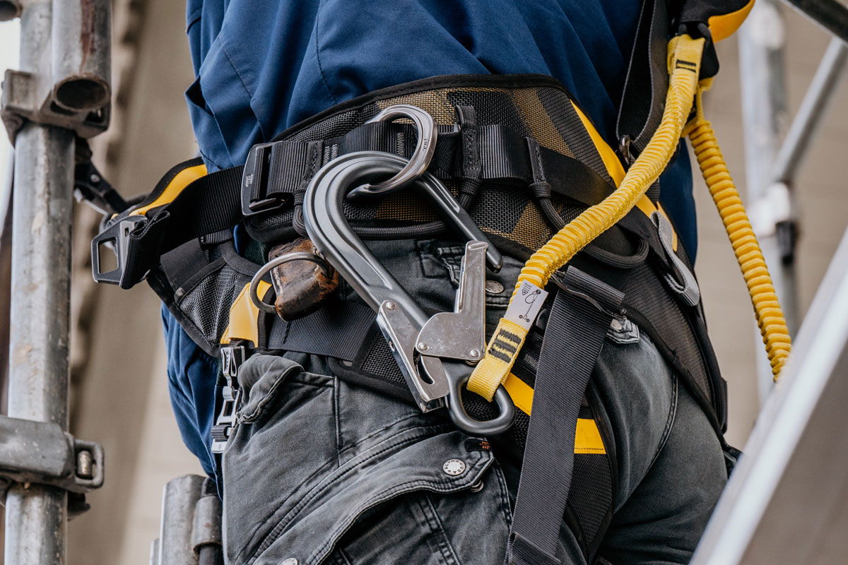 Schwarz Gerüstbau AG – Sicherheitsprüfung eines Baustellengerüsts durch das Team