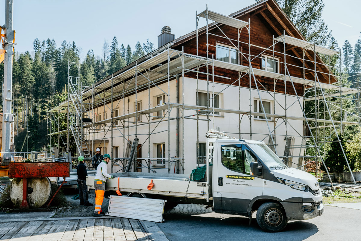 Schwarz Gerüstbau AG – erfahrenes Team aus Emmental im Einsatz für sichere, flexible und individuelle Gerüstbau-Lösungen in Bern und Umgebung